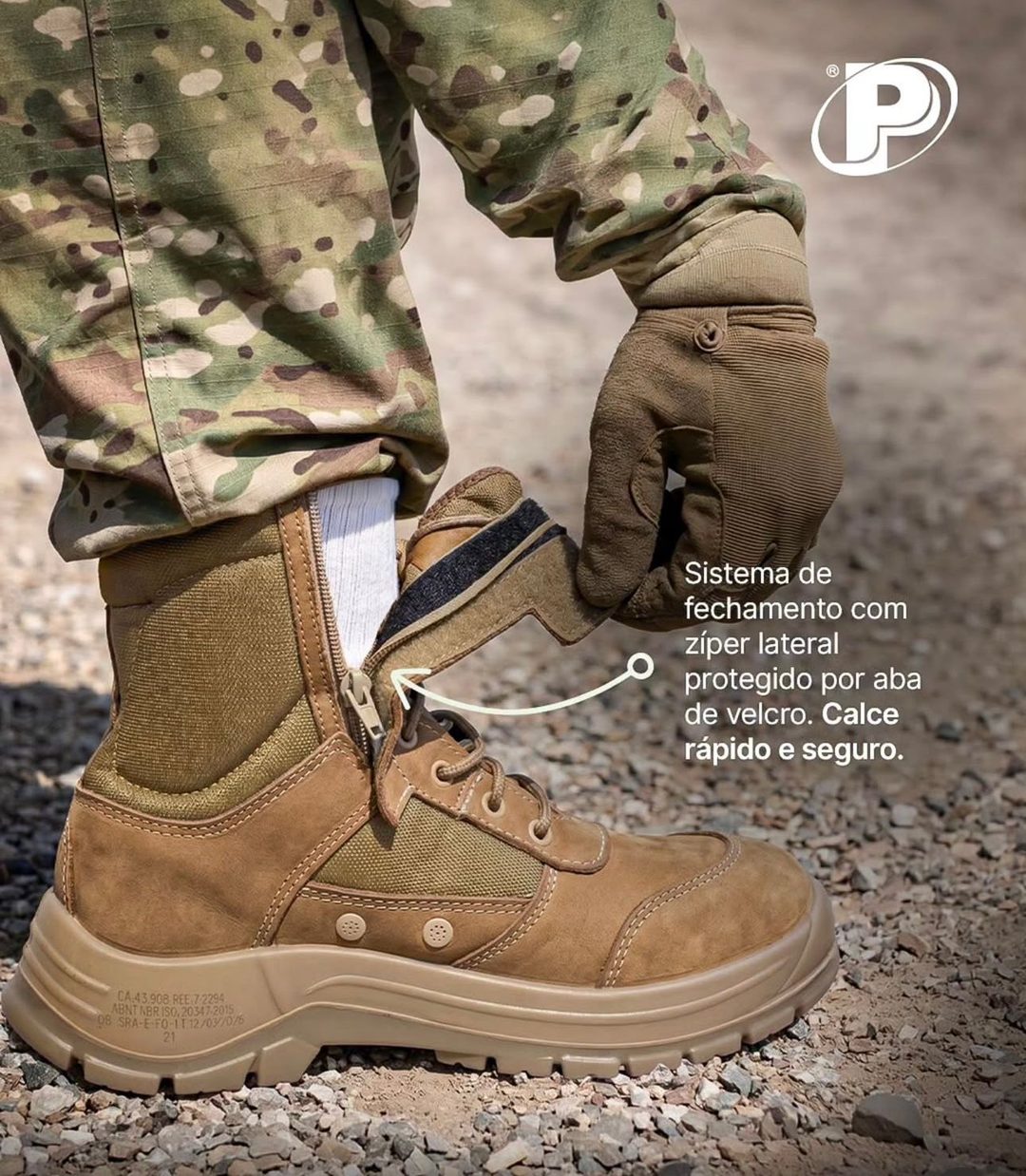 Zíper lateral protegido por aba de velcro